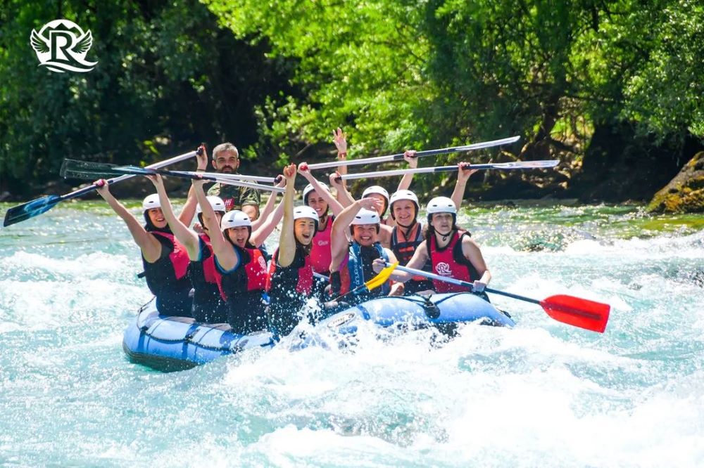 5 razloga za planiranje devojackog vikend raftinga na Tari