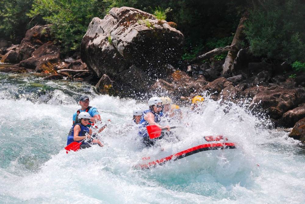 Tara rafting – Tri glavna razloga zašto ćete voleti vodiče naših rafting tura