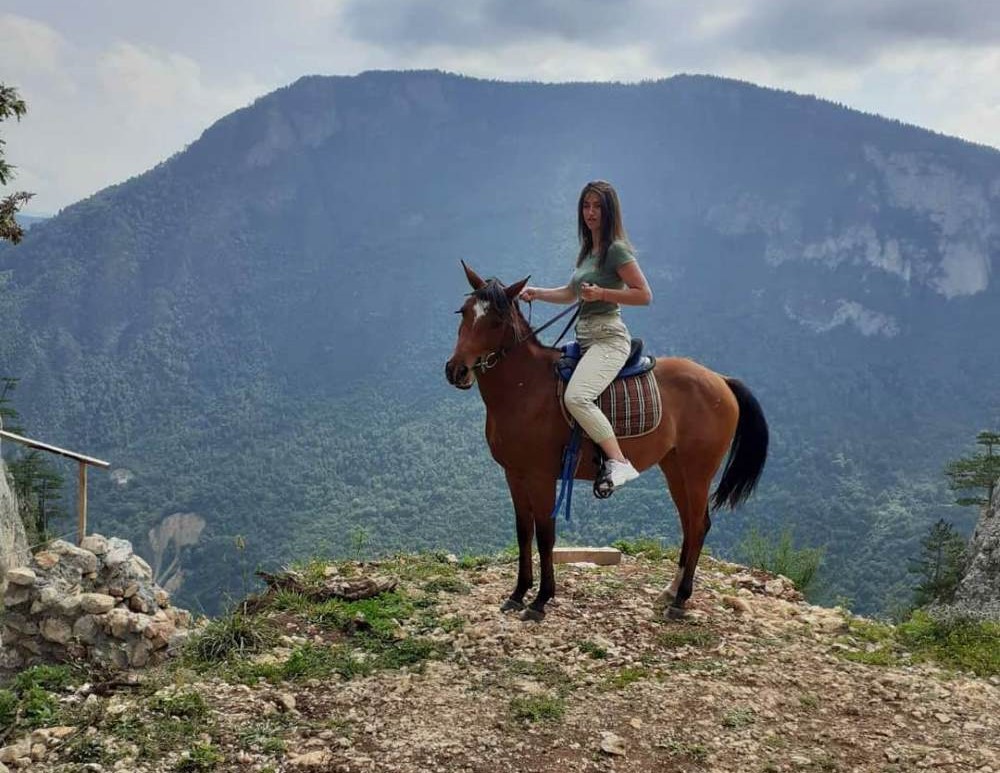 Pridružite nam se na nezaboravnoj rafting na Tari avanturi