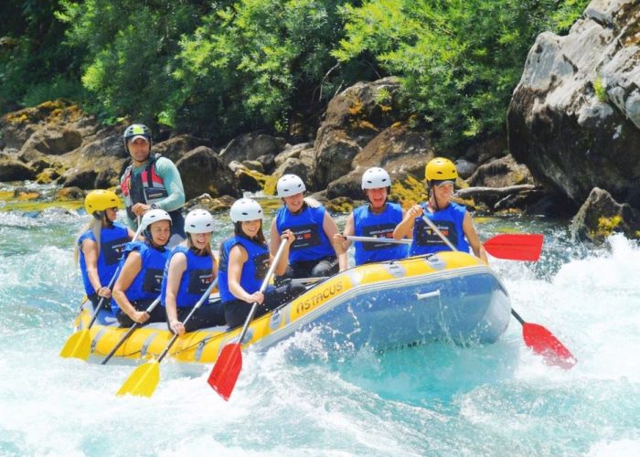 Izaberite rafting na Tari za vaše naredno porodično putovanje