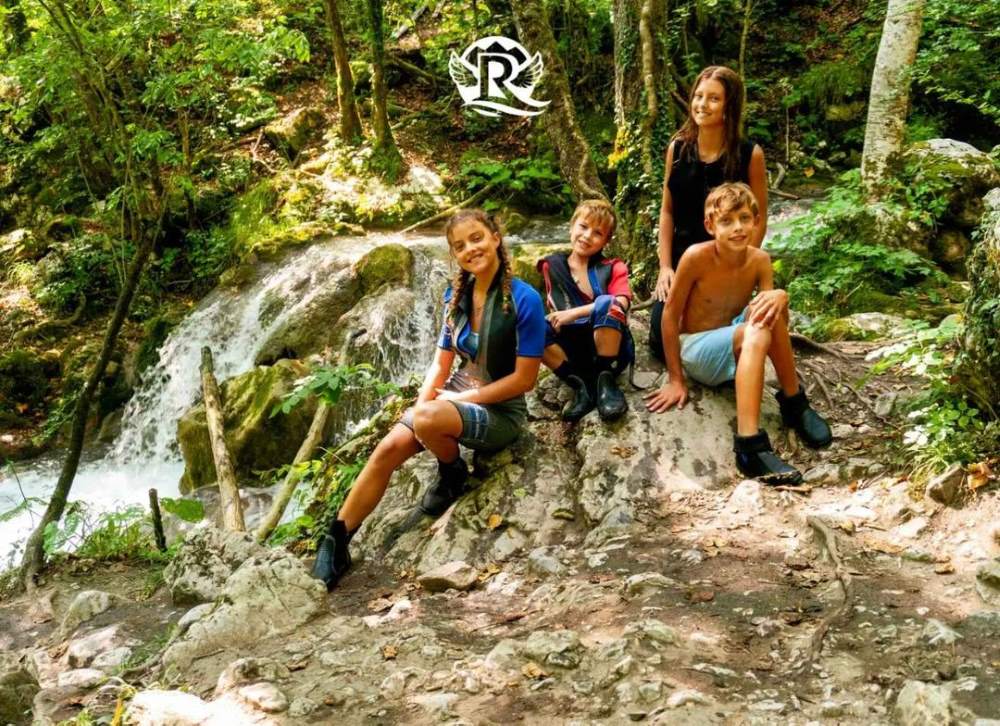 Da li postoji starosna granica za učestvovanje dece u rafting Tarom avanturi?