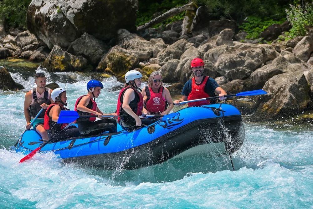 Postoje iskustva koja te promene. Rafting na Tari je jedno od njih