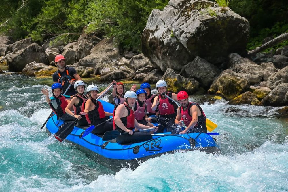 Postoje iskustva koja te promene. Rafting na Tari je jedno od njih