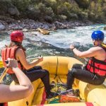 Najbolje mesto za sedenje u čamcu tokom raftinga na brzim vodama