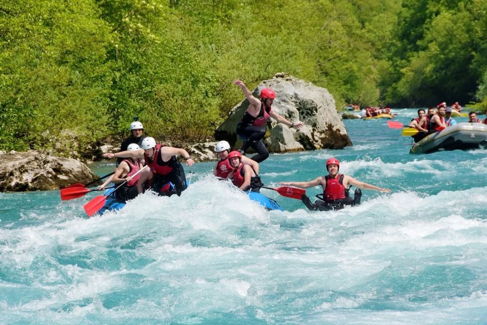 Šta da uradite ako ispadnete iz čamca tokom rafting spusta