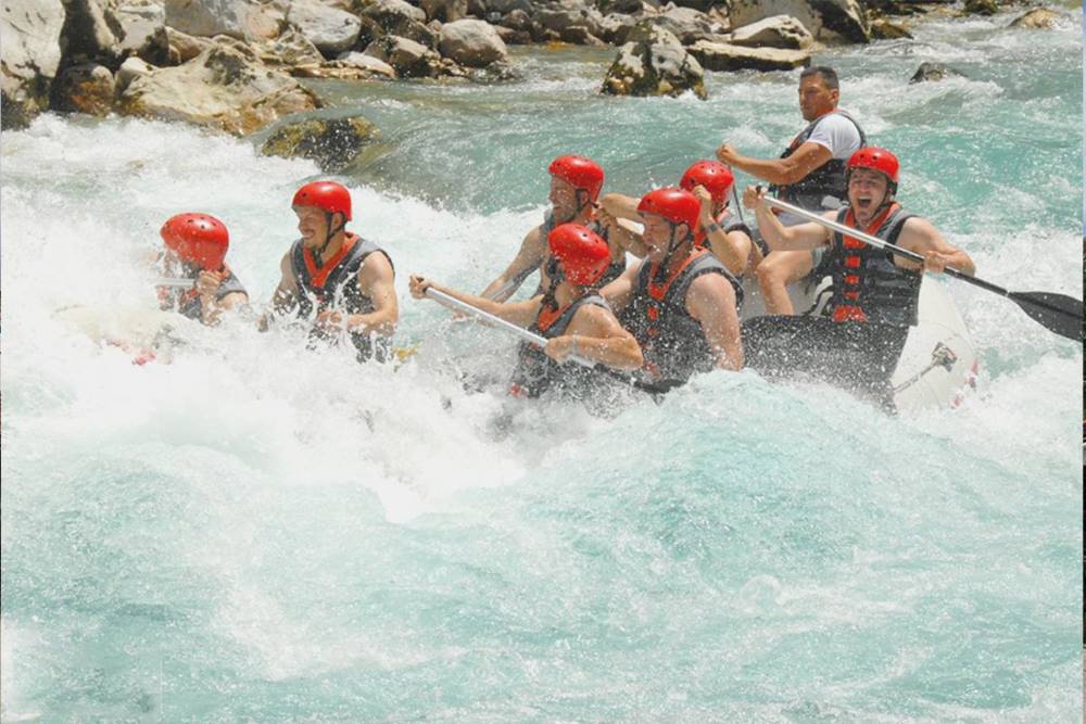Kako vođene rafting na Tari ture mogu pomoći da se strah pretvori u uživanje
