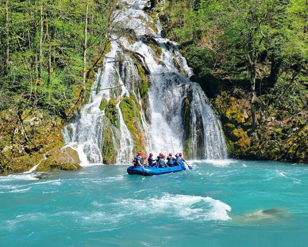 Bajlovića sige i dvodnevni rafting Tarom – vodopad koji se ne vidi sa puta